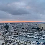 Le Panoramique A Pyramide * Ла-Гранд-Мот