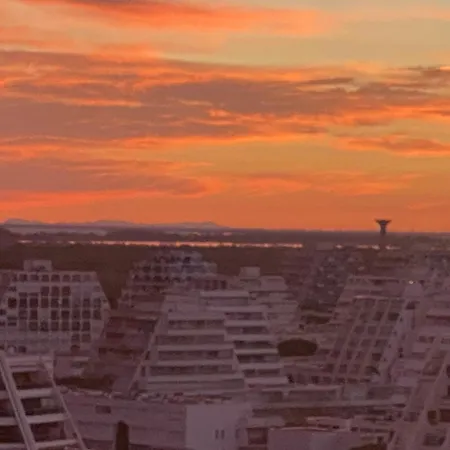 Le Panoramique A Pyramide