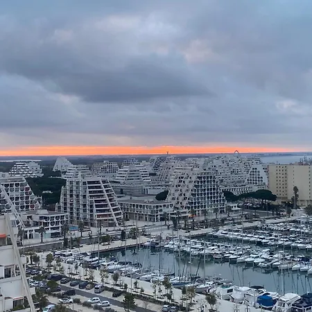 Le Panoramique A Pyramide * لا غراند موت